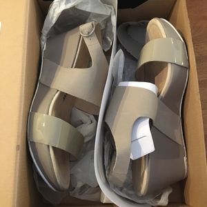 Tsubo Olesia wedge heel sandals 8.5